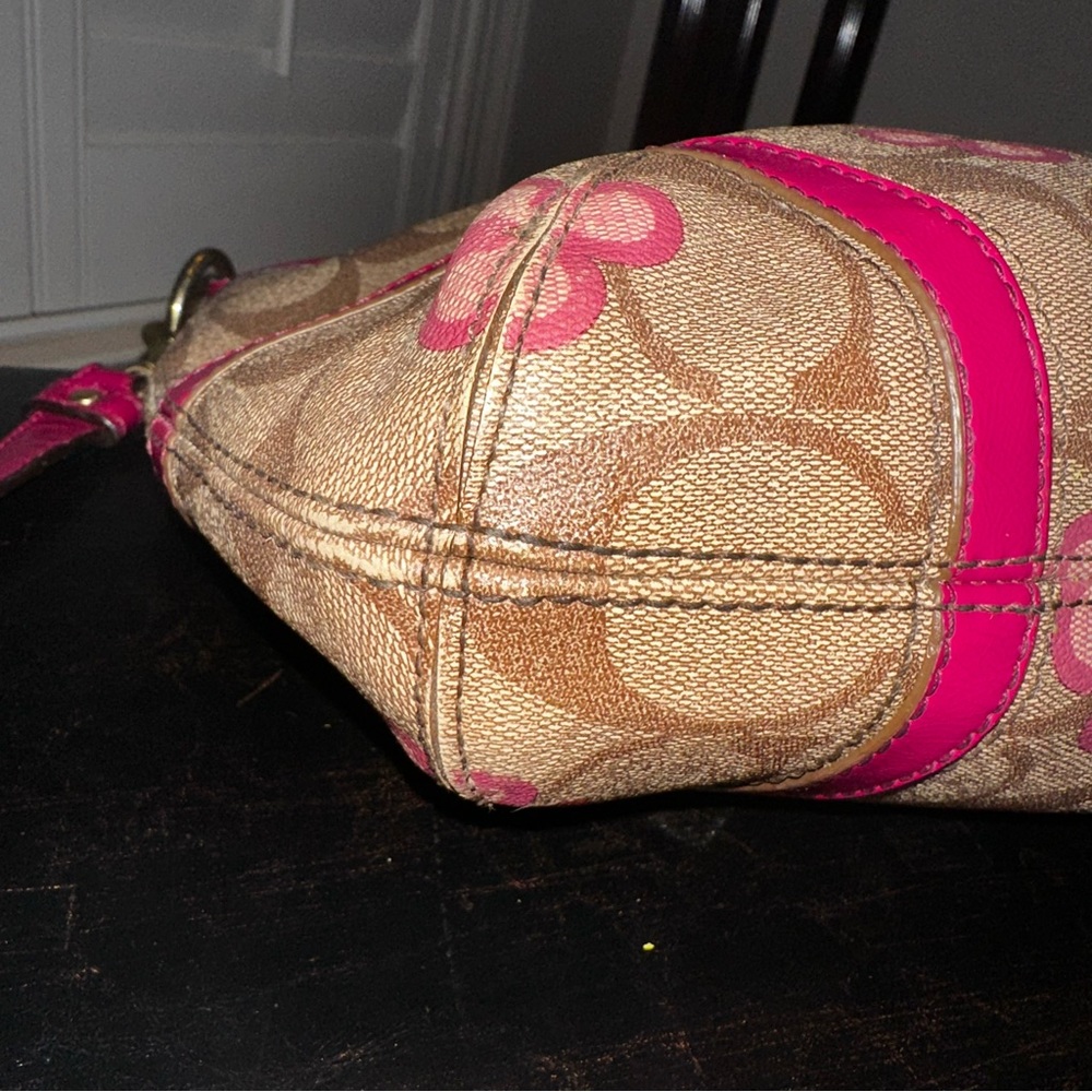 Coach Peyton Clover Pink Patent Leather Trim Gem